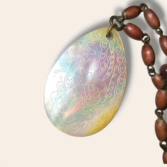 Vintage Anne Klein Etched Mother Of Pearl Pendant Necklace‎ Wood & Glass Beads - Picture 6 of 9